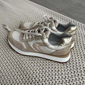 Sofft Women's Beige & Gold Mixed-Material Sneakers